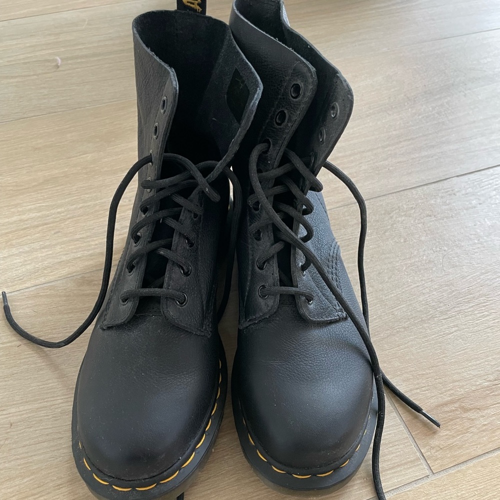 Dr. Martens, 1460 Pascal Boot, Size 9, Black